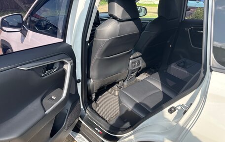 Toyota RAV4, 2021 год, 3 350 000 рублей, 20 фотография