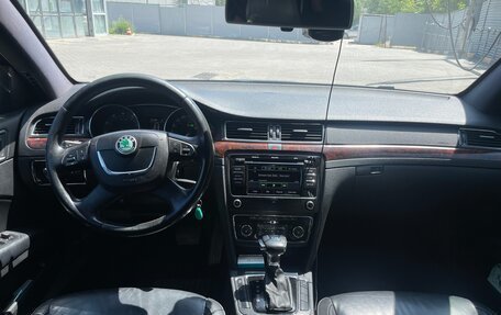 Skoda Superb III рестайлинг, 2010 год, 940 000 рублей, 10 фотография