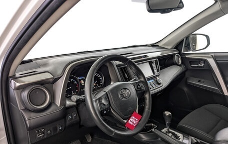 Toyota RAV4, 2019 год, 2 690 000 рублей, 15 фотография