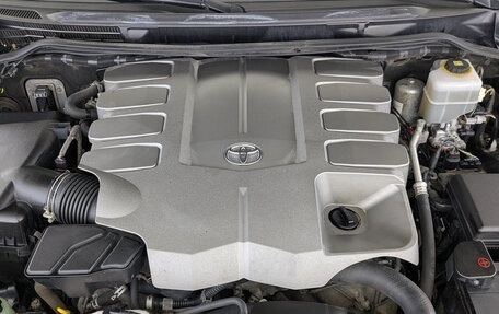 Toyota Land Cruiser 200, 2019 год, 5 700 000 рублей, 9 фотография