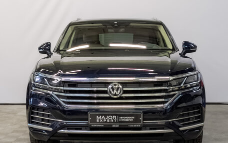 Volkswagen Touareg III, 2019 год, 4 900 000 рублей, 2 фотография