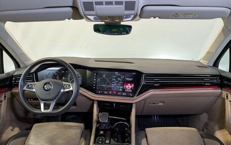 Volkswagen Touareg III, 2019 год, 4 900 000 рублей, 14 фотография