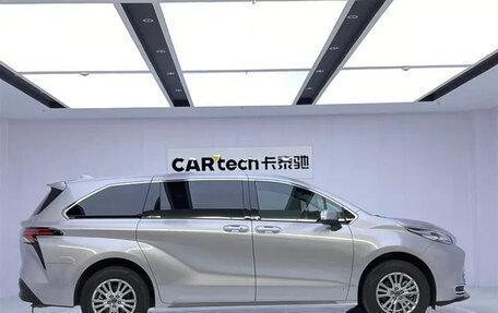 Toyota Sienna, 2021 год, 3 590 000 рублей, 6 фотография