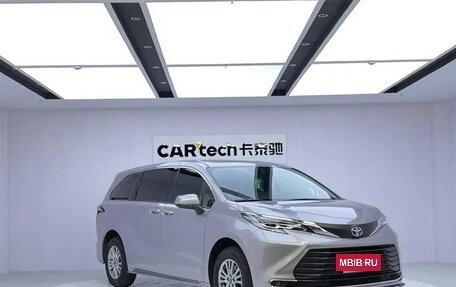 Toyota Sienna, 2021 год, 3 590 000 рублей, 4 фотография