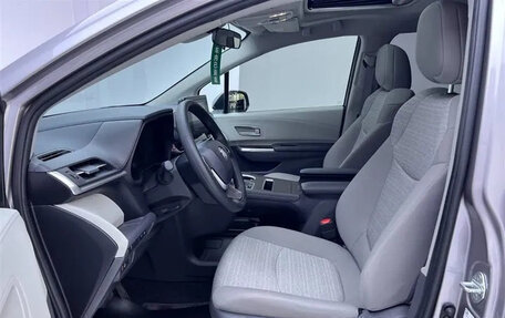 Toyota Sienna, 2021 год, 3 590 000 рублей, 13 фотография