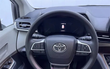 Toyota Sienna, 2021 год, 3 590 000 рублей, 14 фотография