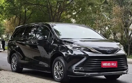 Toyota Sienna, 2021 год, 3 570 000 рублей, 3 фотография