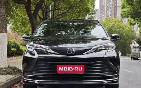 Toyota Sienna, 2021 год, 3 570 000 рублей, 2 фотография