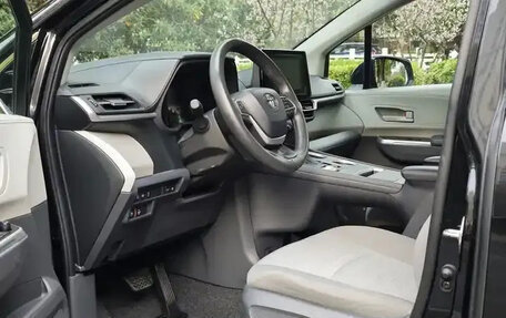 Toyota Sienna, 2021 год, 3 570 000 рублей, 13 фотография