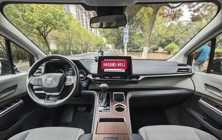 Toyota Sienna, 2021 год, 3 570 000 рублей, 8 фотография