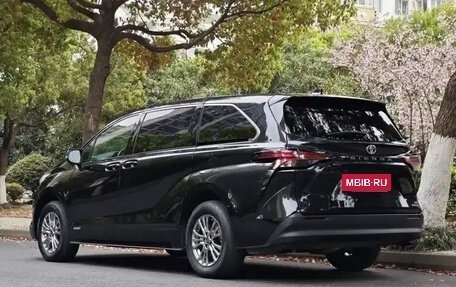 Toyota Sienna, 2021 год, 3 570 000 рублей, 6 фотография