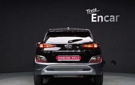 Hyundai Kona I, 2022 год, 1 780 000 рублей, 4 фотография