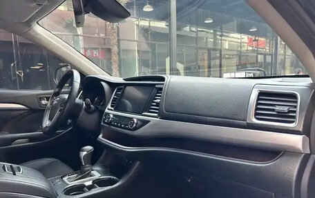 Toyota Highlander III, 2021 год, 2 610 000 рублей, 13 фотография