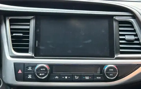 Toyota Highlander III, 2021 год, 2 610 000 рублей, 15 фотография