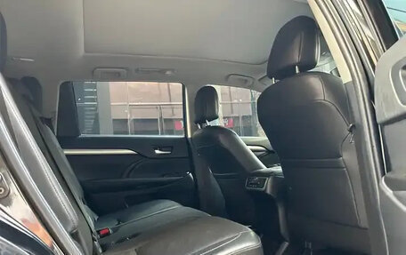 Toyota Highlander III, 2021 год, 2 610 000 рублей, 20 фотография