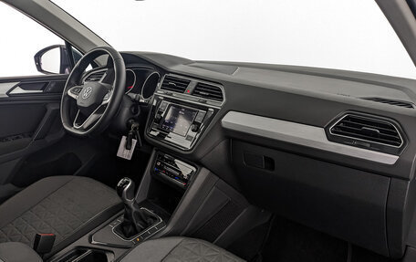 Volkswagen Tiguan II, 2021 год, 2 440 000 рублей, 13 фотография
