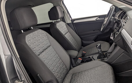Volkswagen Tiguan II, 2021 год, 2 440 000 рублей, 23 фотография