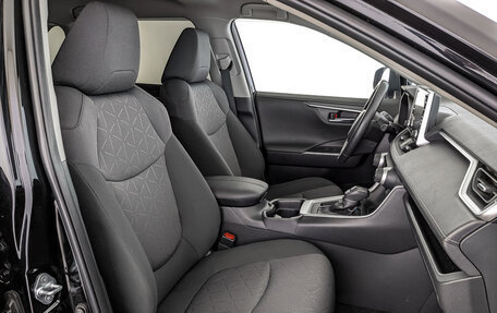 Toyota RAV4, 2019 год, 3 035 000 рублей, 23 фотография