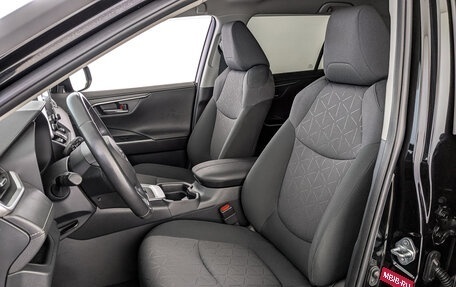 Toyota RAV4, 2019 год, 3 035 000 рублей, 19 фотография