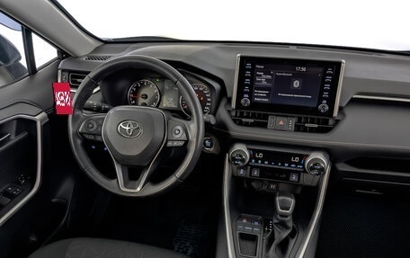 Toyota RAV4, 2019 год, 3 035 000 рублей, 28 фотография