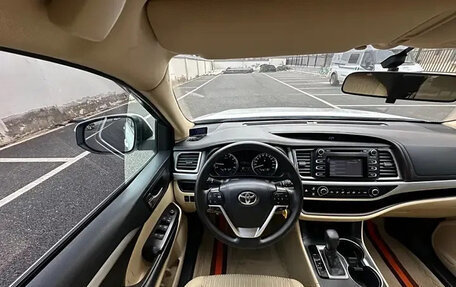 Toyota Highlander III, 2021 год, 2 650 000 рублей, 10 фотография