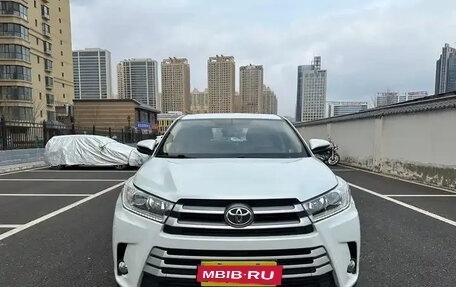 Toyota Highlander III, 2021 год, 2 650 000 рублей, 2 фотография