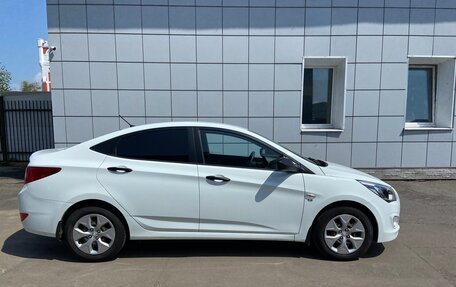 Hyundai Solaris II рестайлинг, 2015 год, 1 200 000 рублей, 2 фотография