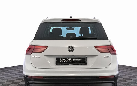 Volkswagen Tiguan II, 2018 год, 3 160 000 рублей, 6 фотография