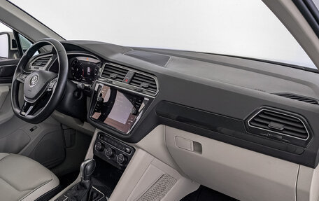 Volkswagen Tiguan II, 2018 год, 3 160 000 рублей, 13 фотография