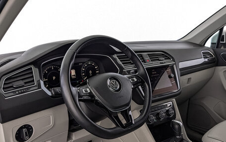 Volkswagen Tiguan II, 2018 год, 3 160 000 рублей, 15 фотография