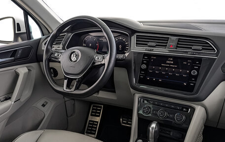 Volkswagen Tiguan II, 2018 год, 3 160 000 рублей, 30 фотография