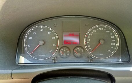 Volkswagen Touran III, 2010 год, 520 000 рублей, 34 фотография