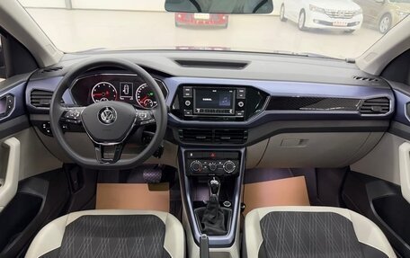 Volkswagen T-Cross I, 2022 год, 1 372 000 рублей, 6 фотография
