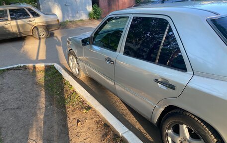 Mercedes-Benz E-Класс, 1994 год, 470 000 рублей, 11 фотография