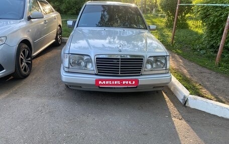 Mercedes-Benz E-Класс, 1994 год, 470 000 рублей, 6 фотография