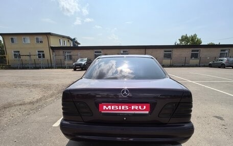 Mercedes-Benz E-Класс, 1997 год, 850 000 рублей, 4 фотография