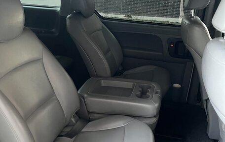 Hyundai Grand Starex Grand Starex I рестайлинг 2, 2017 год, 2 870 000 рублей, 7 фотография