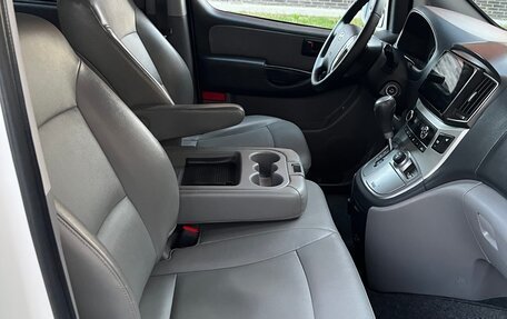 Hyundai Grand Starex Grand Starex I рестайлинг 2, 2017 год, 2 870 000 рублей, 8 фотография