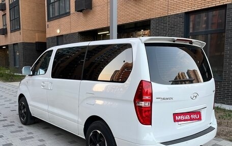Hyundai Grand Starex Grand Starex I рестайлинг 2, 2017 год, 2 870 000 рублей, 3 фотография