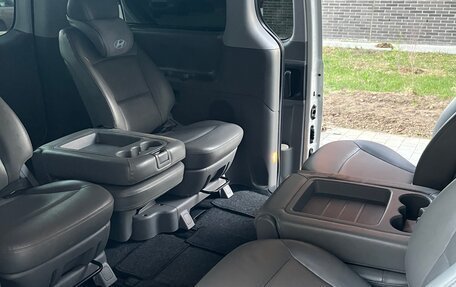 Hyundai Grand Starex Grand Starex I рестайлинг 2, 2017 год, 2 870 000 рублей, 9 фотография