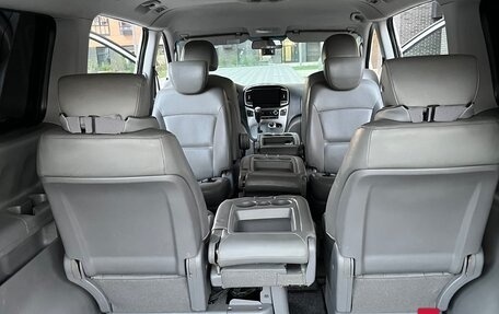 Hyundai Grand Starex Grand Starex I рестайлинг 2, 2017 год, 2 870 000 рублей, 11 фотография