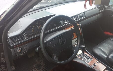 Mercedes-Benz E-Класс, 1993 год, 350 000 рублей, 4 фотография