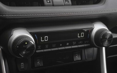 Toyota RAV4, 2021 год, 3 465 000 рублей, 13 фотография