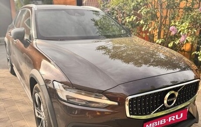 Volvo V60 Cross Country II, 2019 год, 2 800 000 рублей, 1 фотография