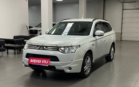 Mitsubishi Outlander III рестайлинг 3, 2013 год, 1 695 000 рублей, 1 фотография