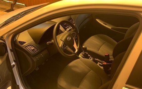 Hyundai Solaris II рестайлинг, 2013 год, 1 020 000 рублей, 2 фотография