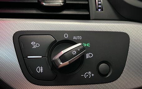 Audi A4, 2018 год, 2 200 000 рублей, 14 фотография