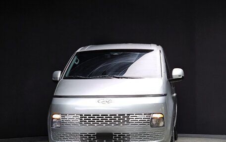 Hyundai Staria, 2022 год, 2 400 000 рублей, 2 фотография