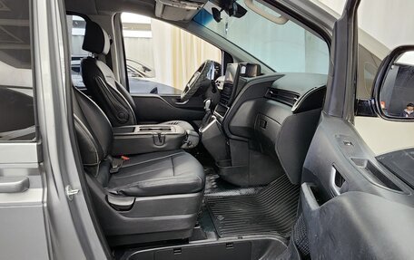 Hyundai Staria, 2022 год, 2 400 000 рублей, 5 фотография