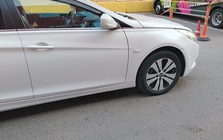 Hyundai Sonata VI, 2011 год, 970 000 рублей, 5 фотография
